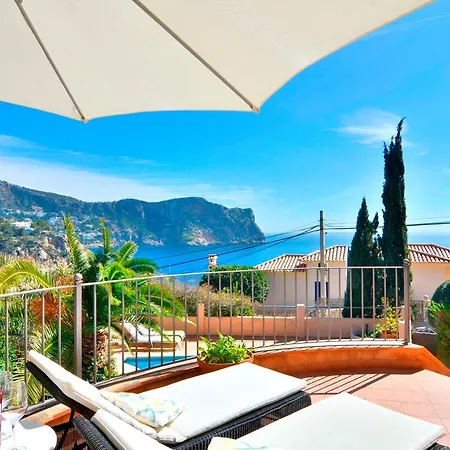 With Enchanting Sea Views And Pool For 7 Guests Willa *