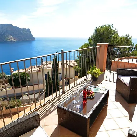 With Enchanting Sea Views And Pool For 7 Guests *